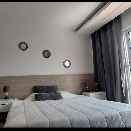 Luxury No. 202 Apartment *
